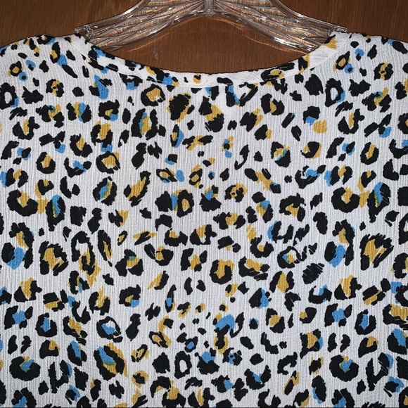Women’s S CHARMING CHARLIE Multicolored Cheetah Print S/S Twist Career Shirt NEW - Picture 8 of 10